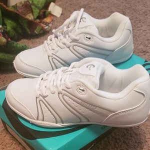 Cheer shoes